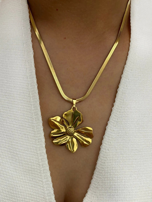 Elegant Pendant Necklace