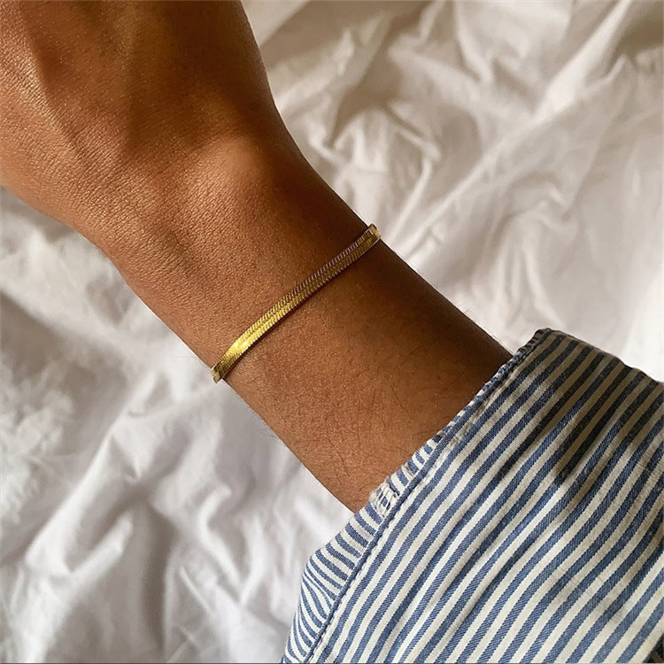 Elegant Herringbone Bracelet in Gold