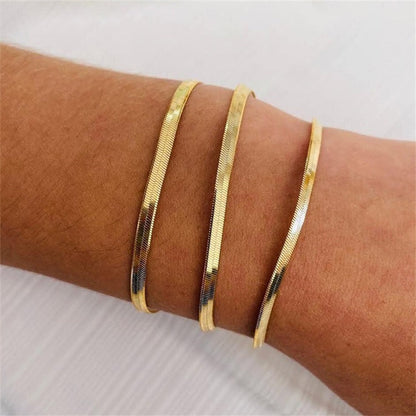 Elegant Herringbone Bracelet in Gold