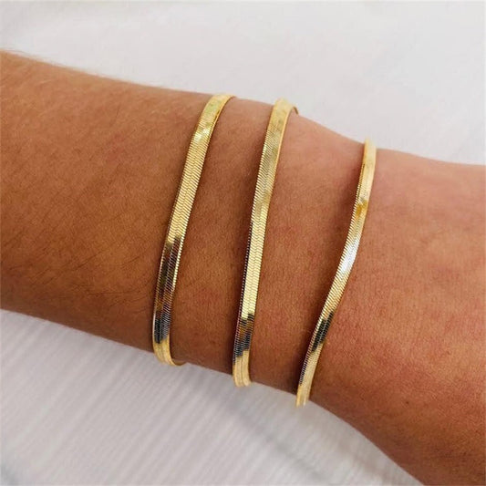 Elegant Herringbone Bracelet in Gold