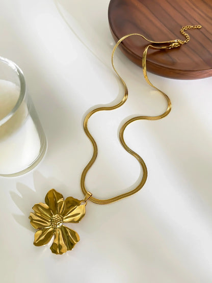 Elegant Pendant Necklace