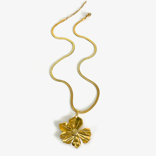 Elegant Pendant Necklace