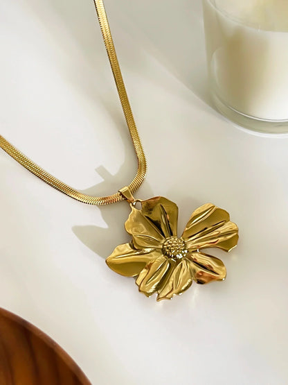 Elegant Pendant Necklace