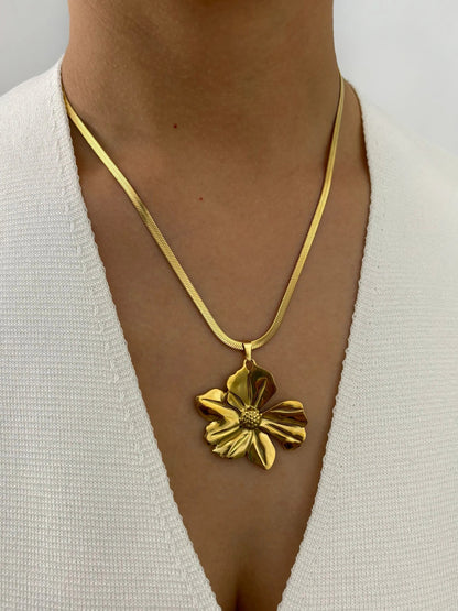 Elegant Pendant Necklace