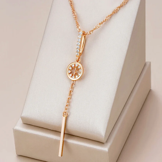 Chic Gold Necklace with Elegant Rounded Crystal