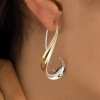 Retro Drop Earrings in Gold