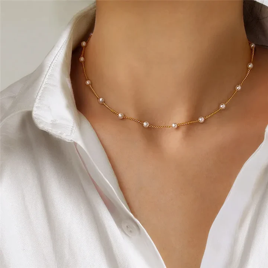 Chic Delicate Pearl Necklace