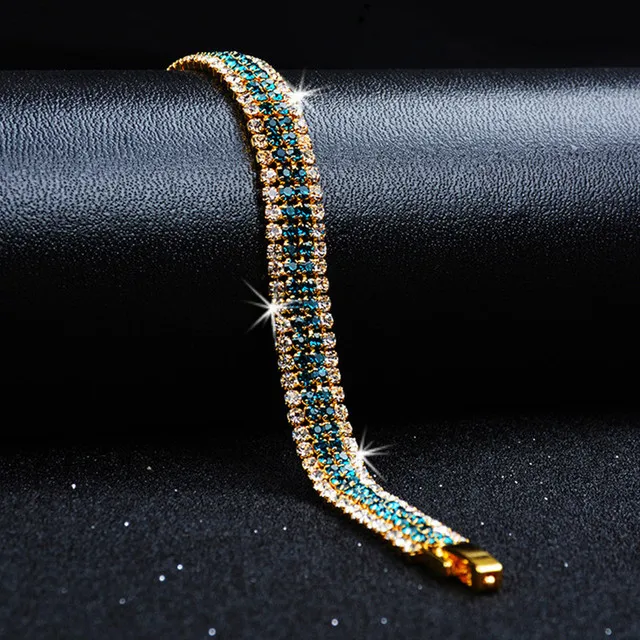 Chic Emerald Green Sparkling Bracelet