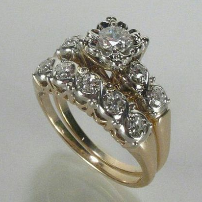Antique Glittering Gold Ring